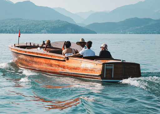 6. Private Hire – 60 min – Historic Electric Boat - Greenwood I